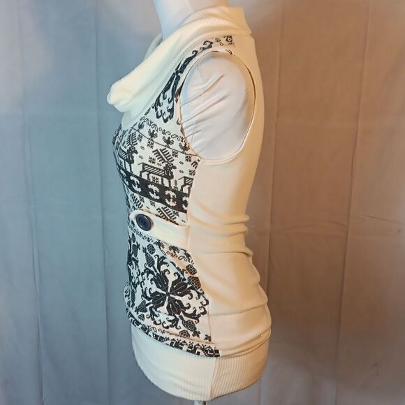 Bui Yah Kah Sleeveless Knit Sweater - Picture 3 of 7